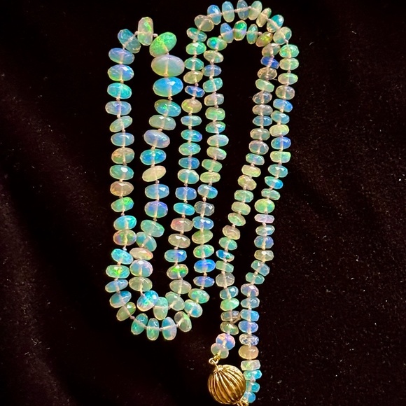 4.5mm to 8.5mm Ethiopian Opals Hand Knotted - 14K Solid Yellow Gold Clasp - Picture 3 of 17